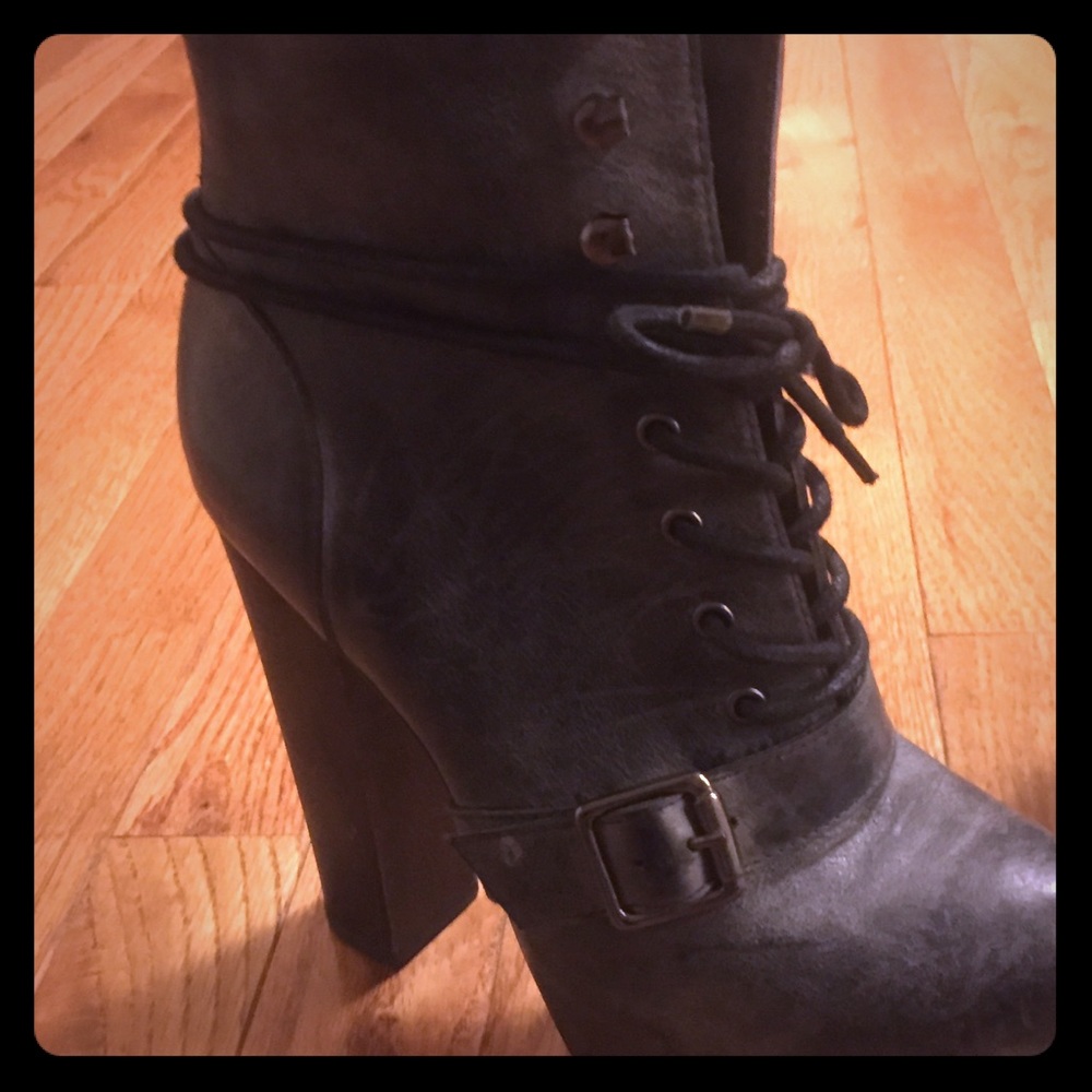 Steve Madden black heeled booties size 6